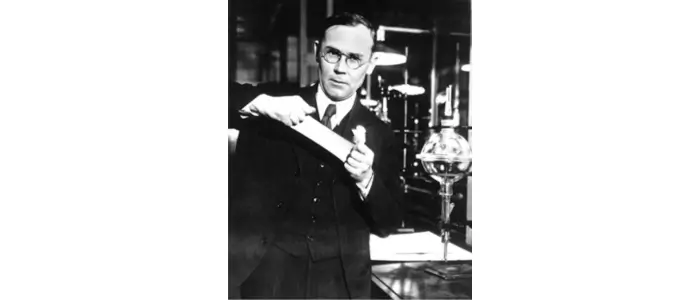 wallace carothers, in his lab