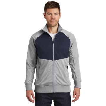 DISCONTINUED The North Face Tech Full-Zip Fleece Jacket. NF0A3SEW